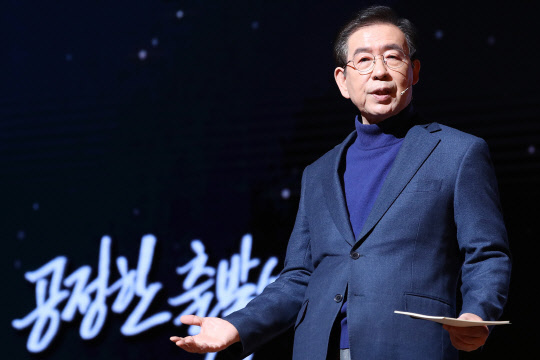 박원순 서울시장, 2020년 신년사      (서울=연합뉴스) 진연수 기자 = 박원순 서울시장이 2일 서울 종로구 세종문화회관에서 열린 '2020년 서울특별시 시무식'에서 신년사를 하고 있다. 2020.1.2      jin90@yna.co.kr  (끝)